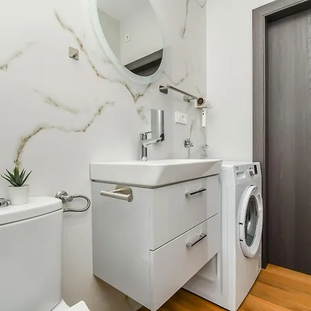 アパート Neli トロギール