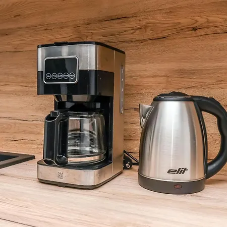 Neli アパート トロギール