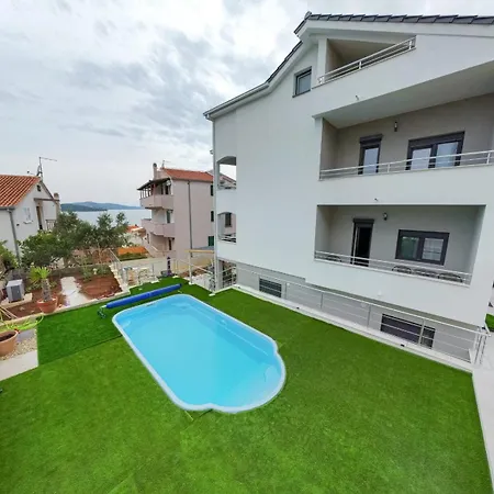 Апартаменти Neli Трогір