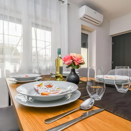 Neli 公寓 特罗吉尔