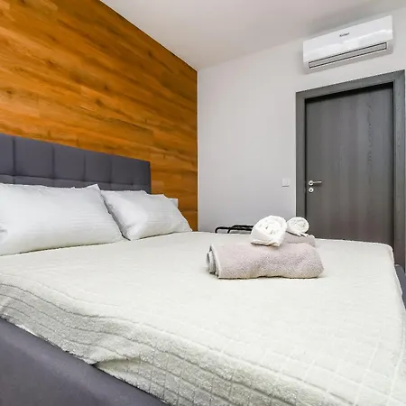 Neli 公寓 特罗吉尔