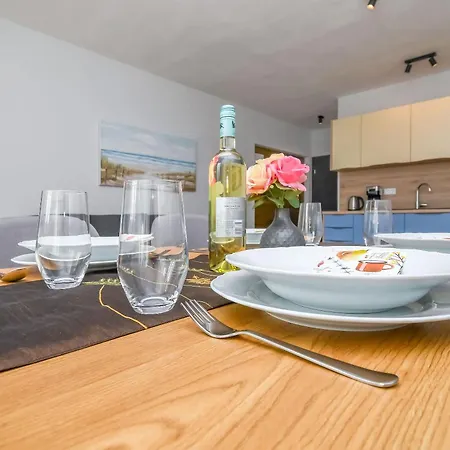 Neli 公寓 特罗吉尔