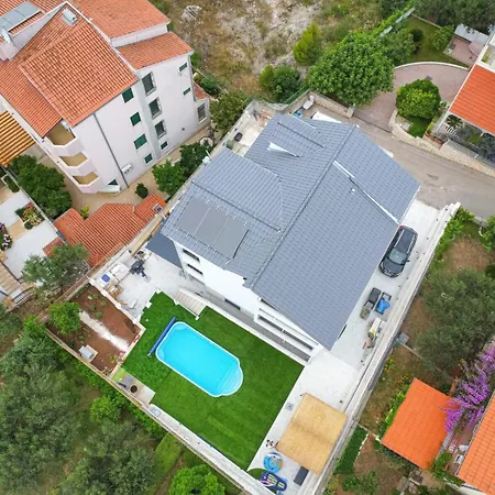 Apartment Neli *