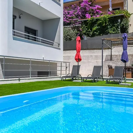 Neli 公寓 特罗吉尔