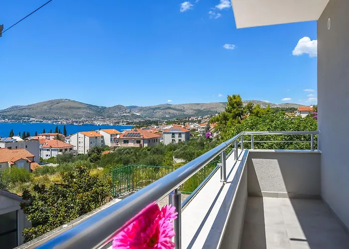 Neli Trogir